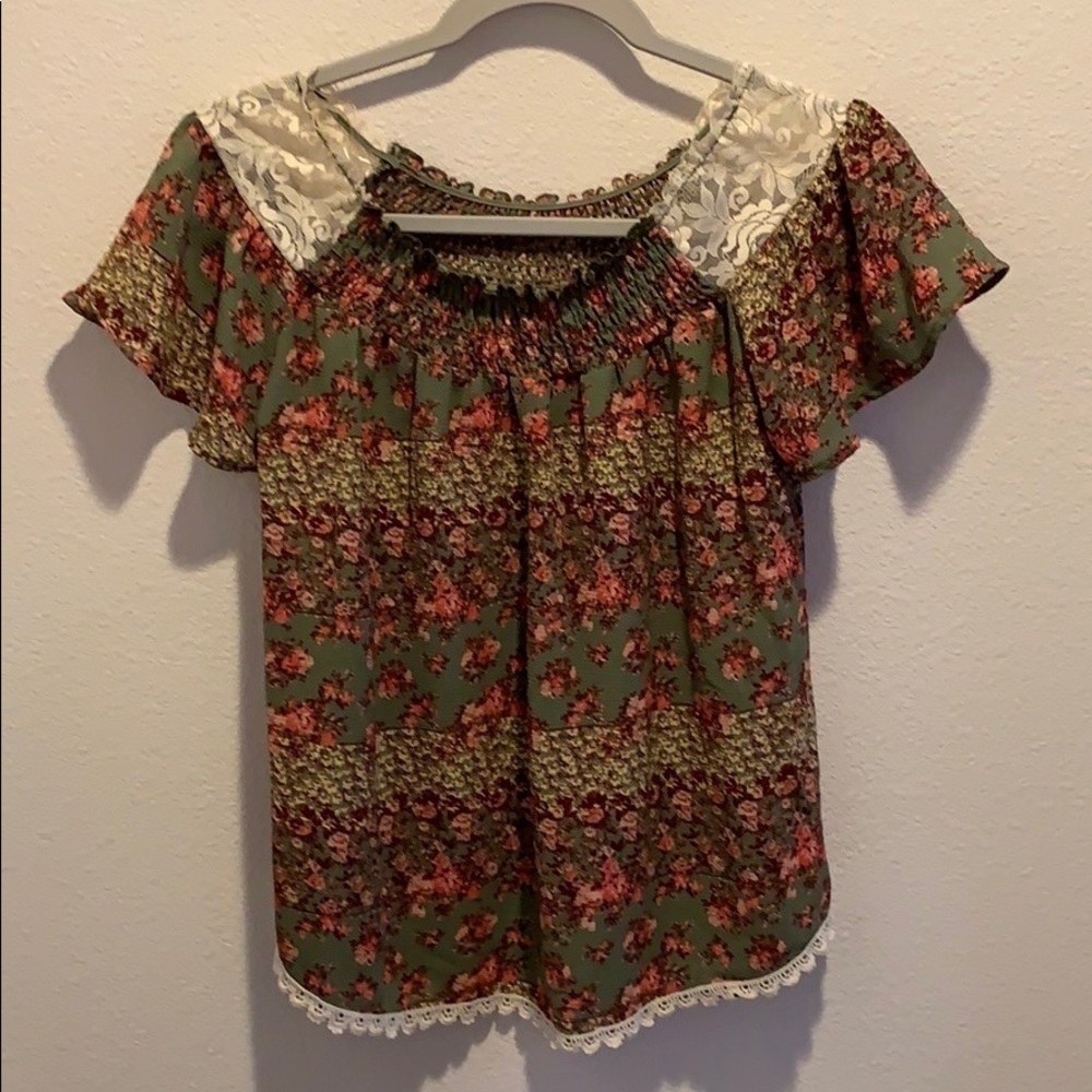 Self Esteem Brand Top. Styling w/feminine lace.​​​​​​​​​​​​​​​​​​​​